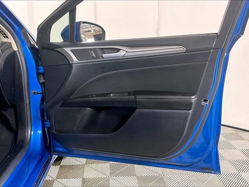 Used 2020 Ford Fusion SE image 24