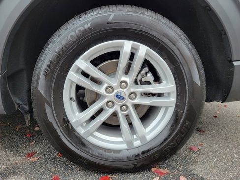 Used 2023 Ford Explorer XLT image 23