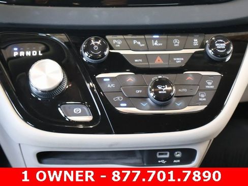 Used 2020 Chrysler Pacifica Touring-L Plus image 19