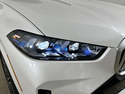 New 2026 BMW X5 xDrive50e w/ M Sport Package AWD/4WD image 9