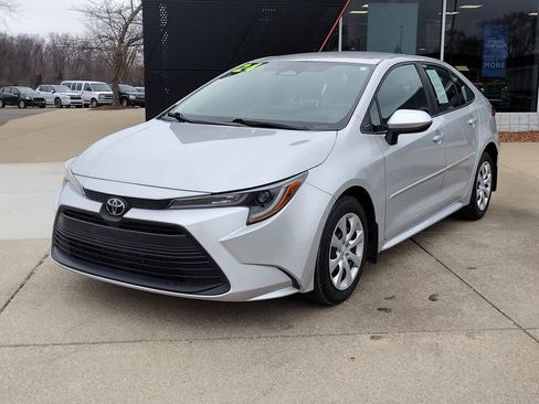 Used 2024 Toyota Corolla LE FWD image 1