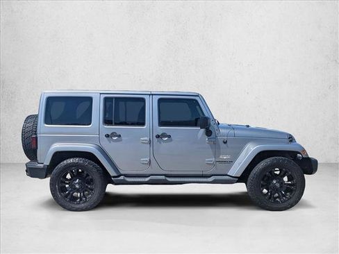 Used 2015 Jeep Wrangler Unlimited Sahara w/ Connectivity Group AWD/4WD image 4