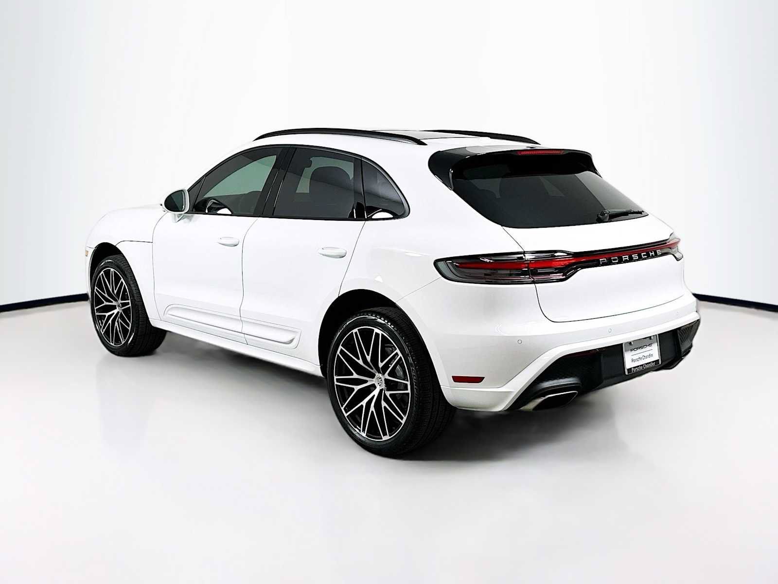 Used 2026 Porsche Macan AWD/4WD image 3