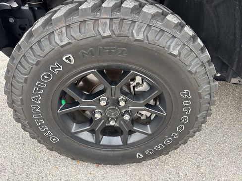 Used 2025 Jeep Gladiator Willys image 8