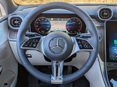 Used 2026 Mercedes-Benz GLC 300 image 18