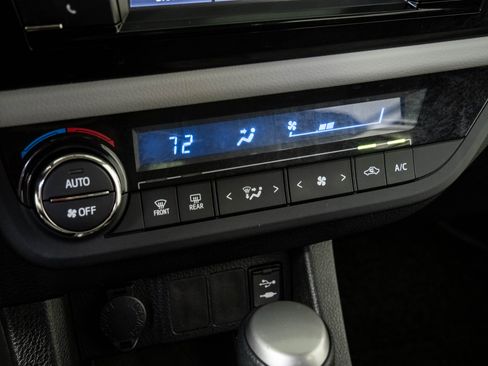 Used 2016 Toyota Corolla LE FWD image 14