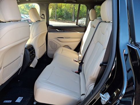 New 2025 Jeep Grand Cherokee Limited image 6