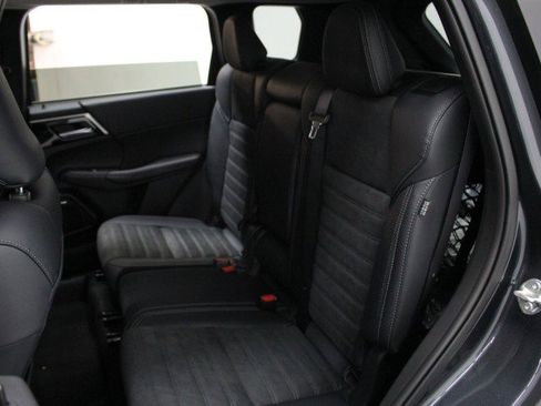 New 2026 Mitsubishi Outlander SE image 25