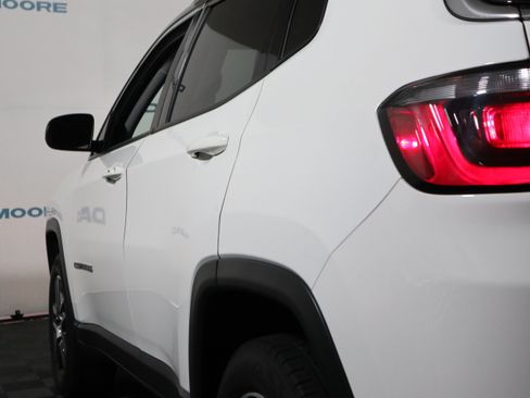 Used 2018 Jeep Compass Latitude w/ Popular Equipment Group AWD/4WD image 10