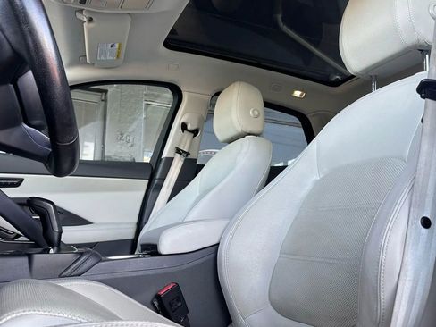 Used 2020 Jaguar E-PACE SE image 9