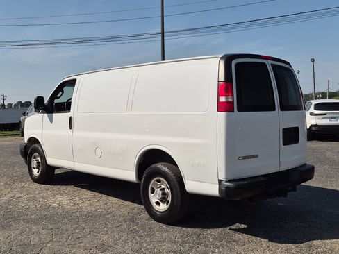 Used 2019 Chevrolet Express 2500 w/ Enhanced Convenience Package RWD image 3