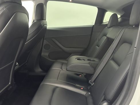 Used 2021 Tesla Model Y Long Range image 27