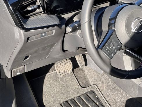 Certified 2025 Nissan Kicks SR w/ Illumination Package image 17