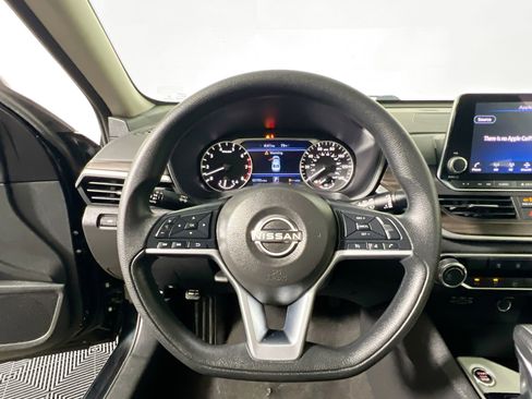Used 2024 Nissan Altima 2.5 SV FWD image 17