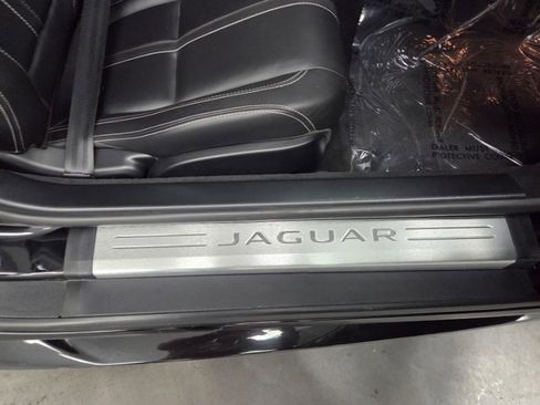 Used 2016 Jaguar F-TYPE R image 42