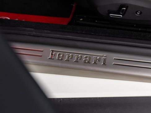 Used 2020 Ferrari Portofino RWD image 32