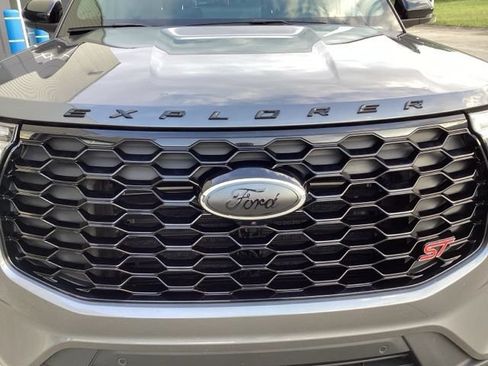 Used 2025 Ford Explorer ST w/ Sun And Sound Package AWD/4WD image 5