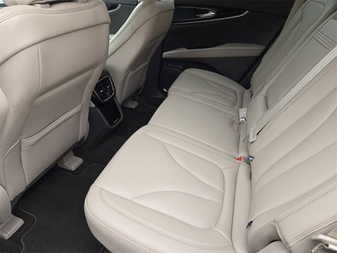 Used 2023 Lincoln Nautilus FWD w/ Premium Package image 29