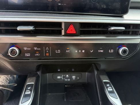 Used 2024 Kia Sorento EX w/ Panoramic Sunroof Package FWD image 17