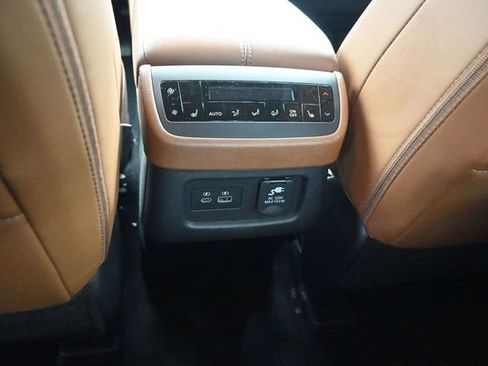 Used 2025 Nissan Pathfinder Platinum FWD image 31