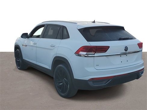 Used 2021 Volkswagen Atlas Cross Sport SE image 3