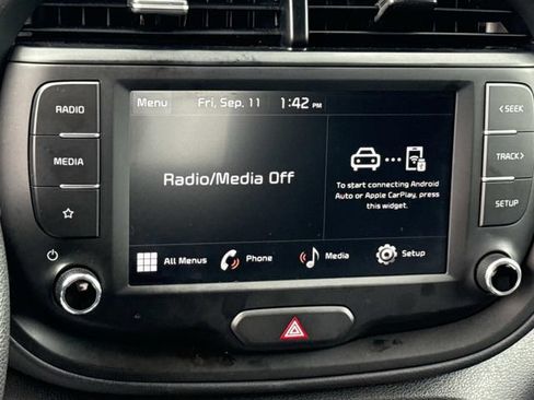 Used 2025 Kia Soul LX w/ LX Technology Package FWD image 19