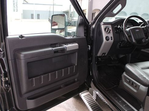 Used 2016 Ford F250 Lariat w/ Lariat Ultimate Package AWD/4WD image 9