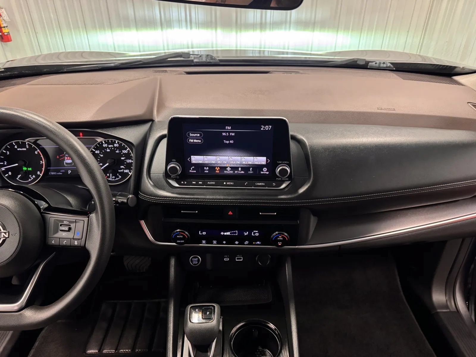 Used 2023 Nissan Rogue SV AWD/4WD image 28