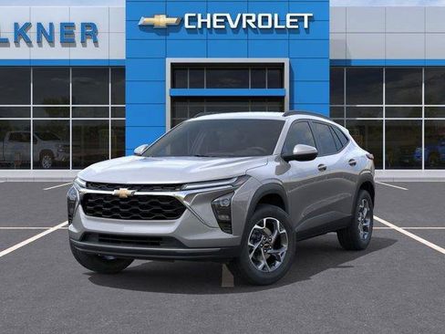 New 2026 Chevrolet Trax LT w/ Driver Confidence Package FWD image 6
