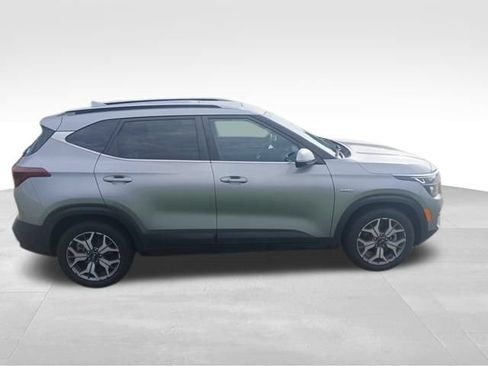 Used 2021 Kia Seltos EX AWD/4WD image 2