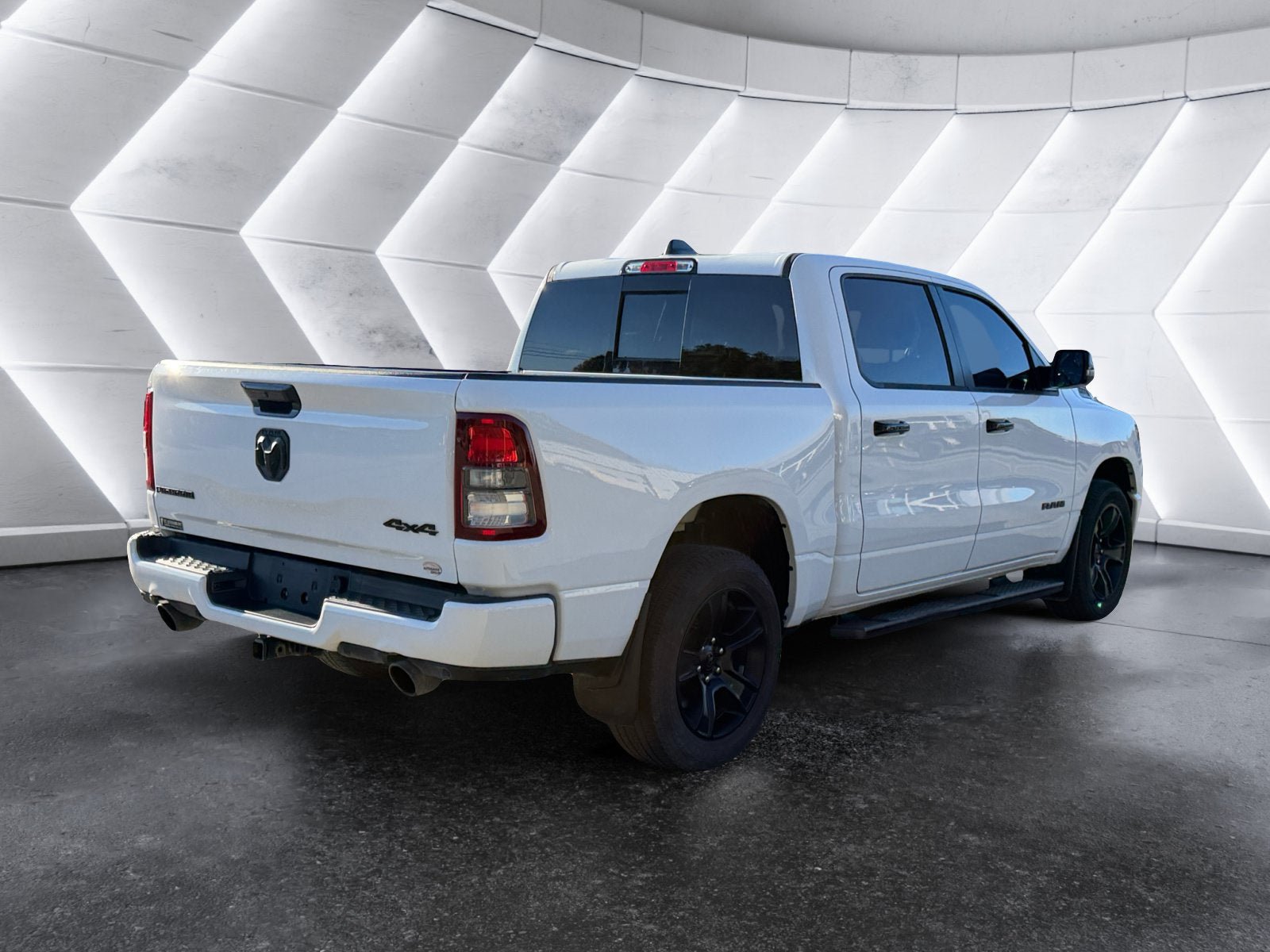 Used 2023 RAM 1500 4x4 Crew Cab image 5