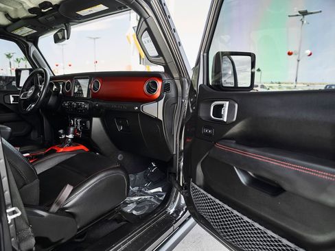 Used 2019 Jeep Wrangler Unlimited Rubicon AWD/4WD image 12