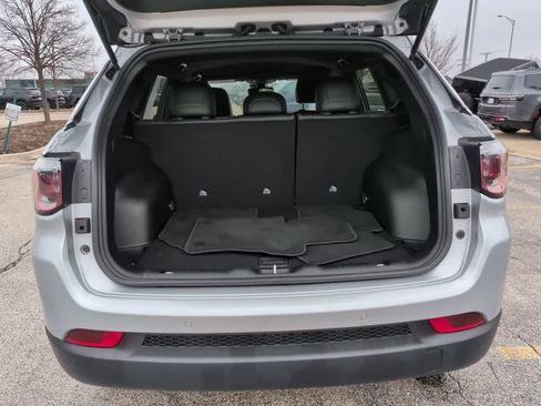 Used 2025 Jeep Compass Limited image 9