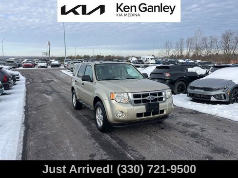 Used 2010 Ford Escape XLT image 3