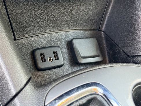 Used 2019 Chevrolet Cruze LT image 13