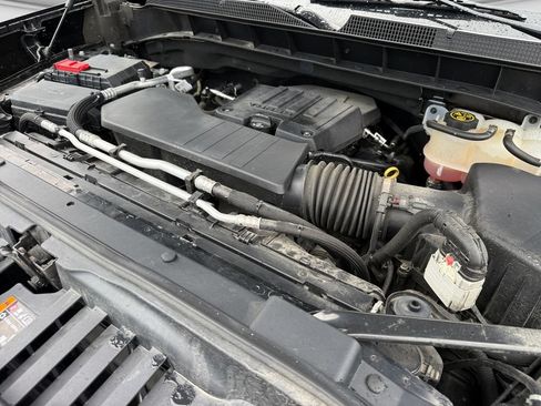 Used 2022 Chevrolet Silverado 1500 LT AWD/4WD image 21