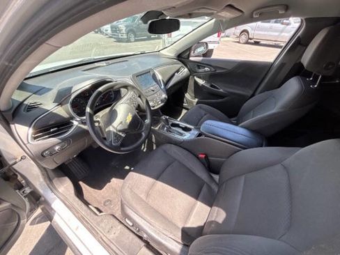 Used 2017 Chevrolet Malibu LT FWD image 10