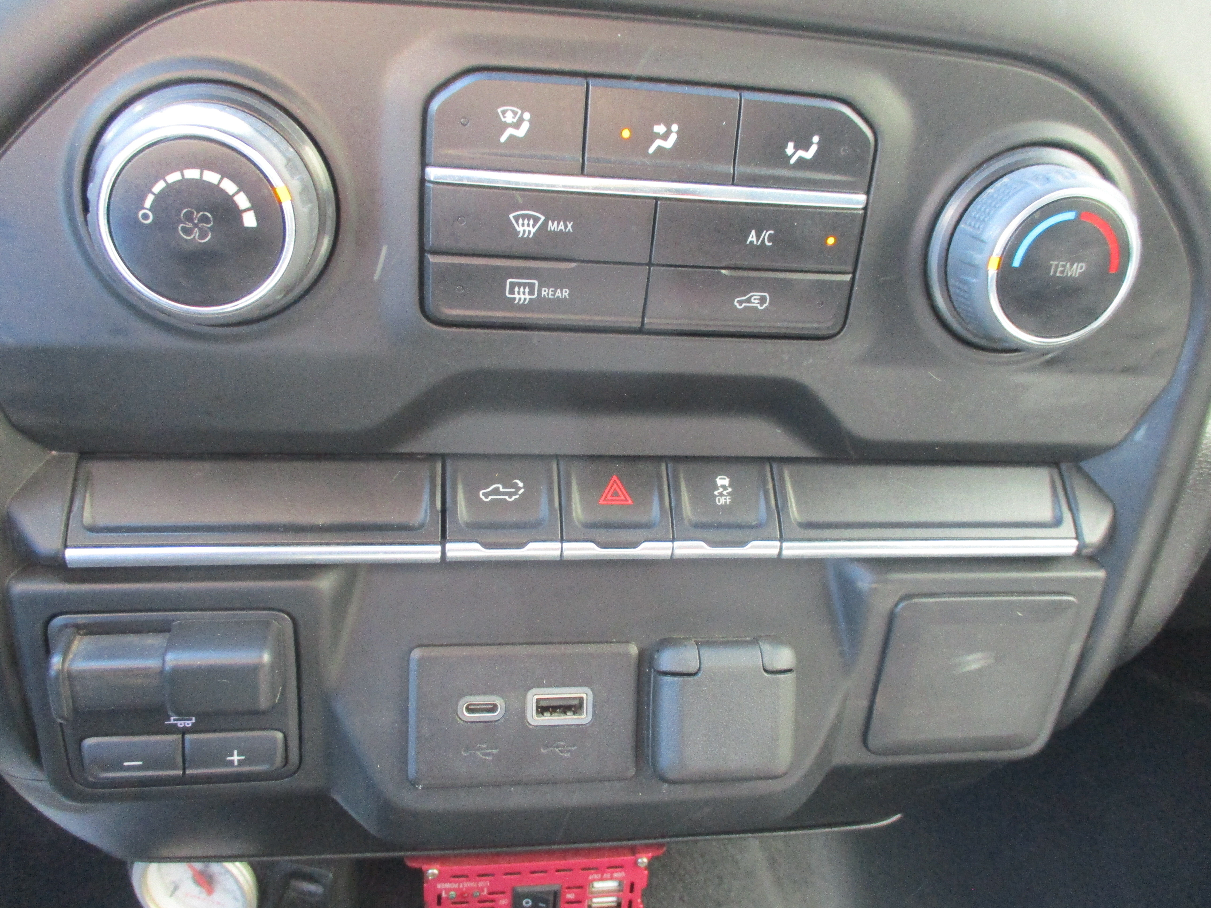 Used 2022 Chevrolet Silverado 2500 Custom w/ Custom Value Package AWD/4WD image 12