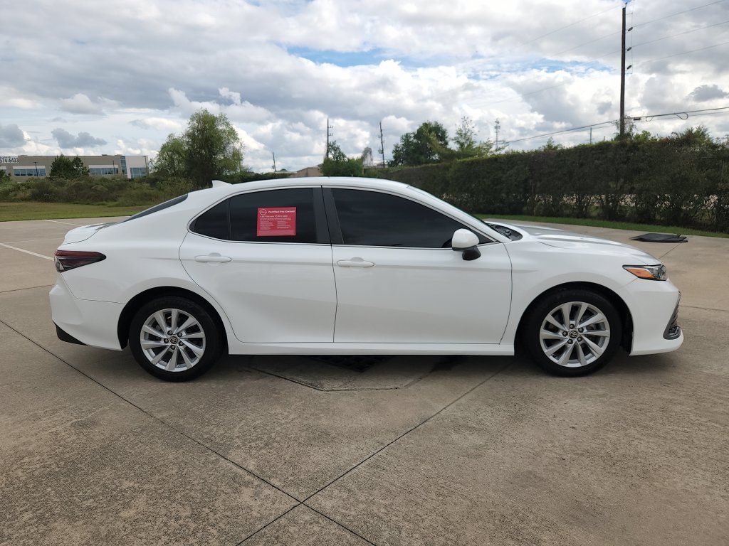Used 2021 Toyota Camry LE FWD image 4