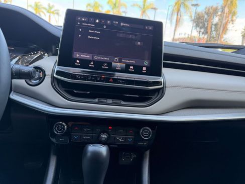 Used 2025 Jeep Compass Limited image 18