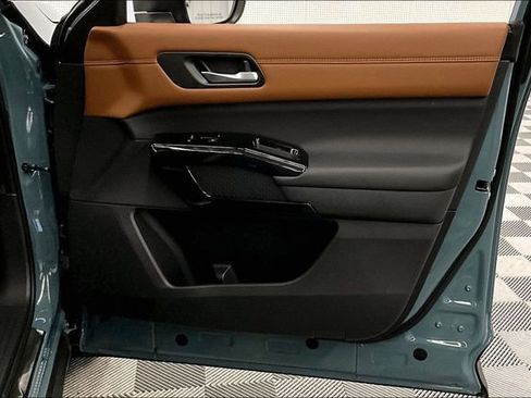 New 2026 Nissan Pathfinder Platinum image 38