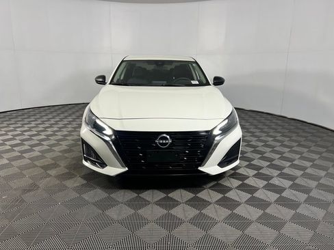 Used 2025 Nissan Altima 2.5 SV image 11