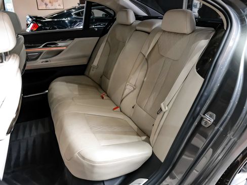 Used 2018 BMW 750i xDrive AWD/4WD image 44