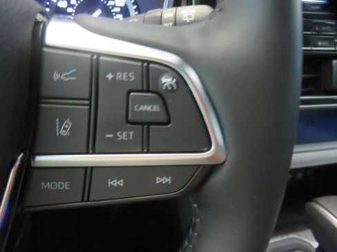 Used 2021 Toyota Highlander Platinum FWD image 40