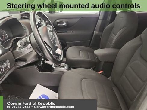 Used 2018 Jeep Renegade Latitude w/ Cold Weather Group image 12