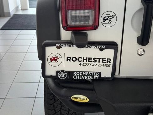 Used 2013 Jeep Wrangler Unlimited Rubicon w/ Connectivity Group AWD/4WD image 51