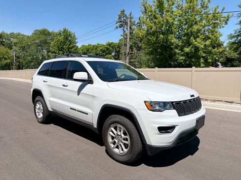 Used 2018 Jeep Grand Cherokee Laredo AWD/4WD image 15