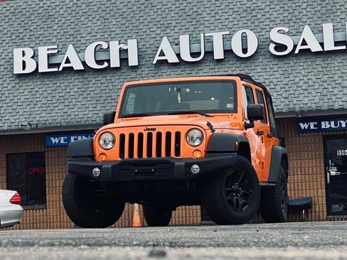 Used 2013 Jeep Wrangler Unlimited Sahara AWD/4WD image 2
