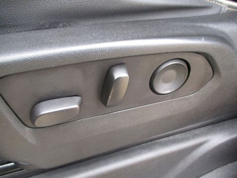 Used 2021 GMC Yukon SLT RWD image 34