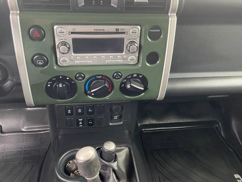 Used 2013 Toyota FJ Cruiser 4WD w/ Upgrade Pkg image 12